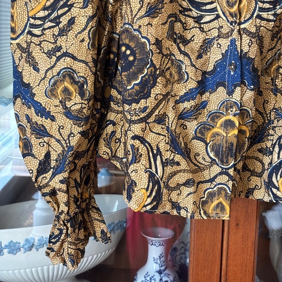 Ulla Johnson Gold and Navy Floral Jacquard Button Up Blouse (Sz 2) - Picture 3 of 7